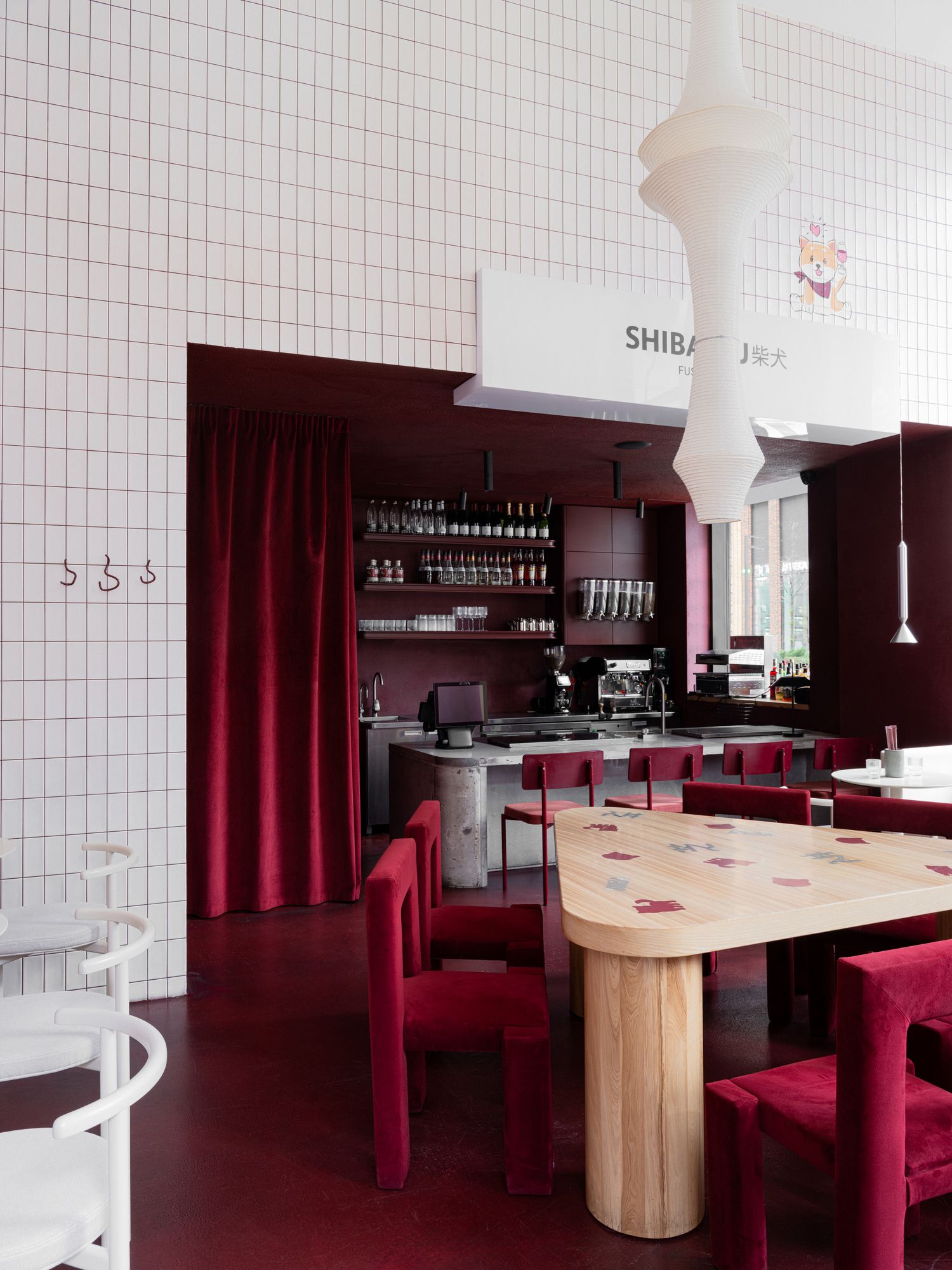 Shibainu Fusion Cafe 大厅与吧台